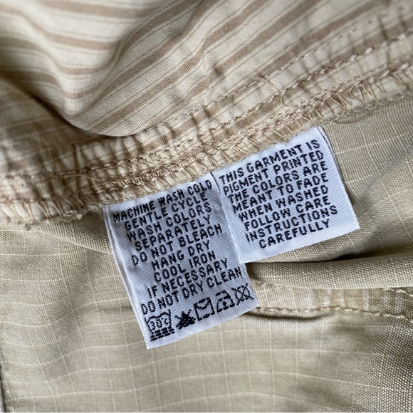 Tommy Bahama Mens Tan Relaxed Silk Mix Cargo Shorts Size 38 Coastal Beach Casual - Picture 12 of 15